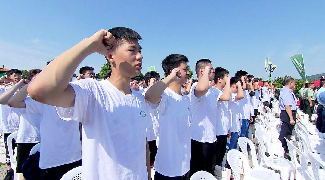 兵役登記證上大學(xué)一定要嗎？詳解兵役登記與大學(xué)入學(xué)要求，關(guān)于兵役登記證與大學(xué)入學(xué)要求的詳解，是否上大學(xué)必須持有兵役登記證？