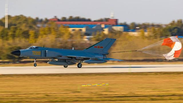 關(guān)于2022年殲-7還有多少架的探討，探討，殲-7戰(zhàn)機(jī)在2022年的數(shù)量概況