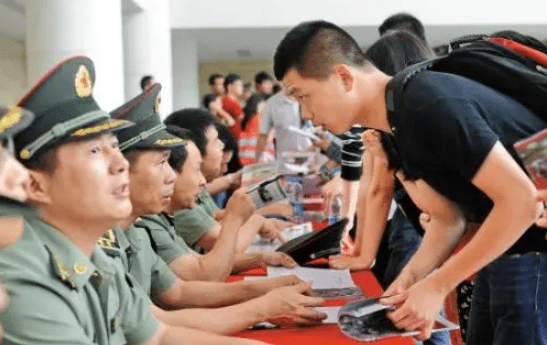 本科畢業(yè)大學生當兵政策2021，機遇與挑戰(zhàn)并存，本科畢業(yè)大學生當兵政策2021，機遇與挑戰(zhàn)并存解析