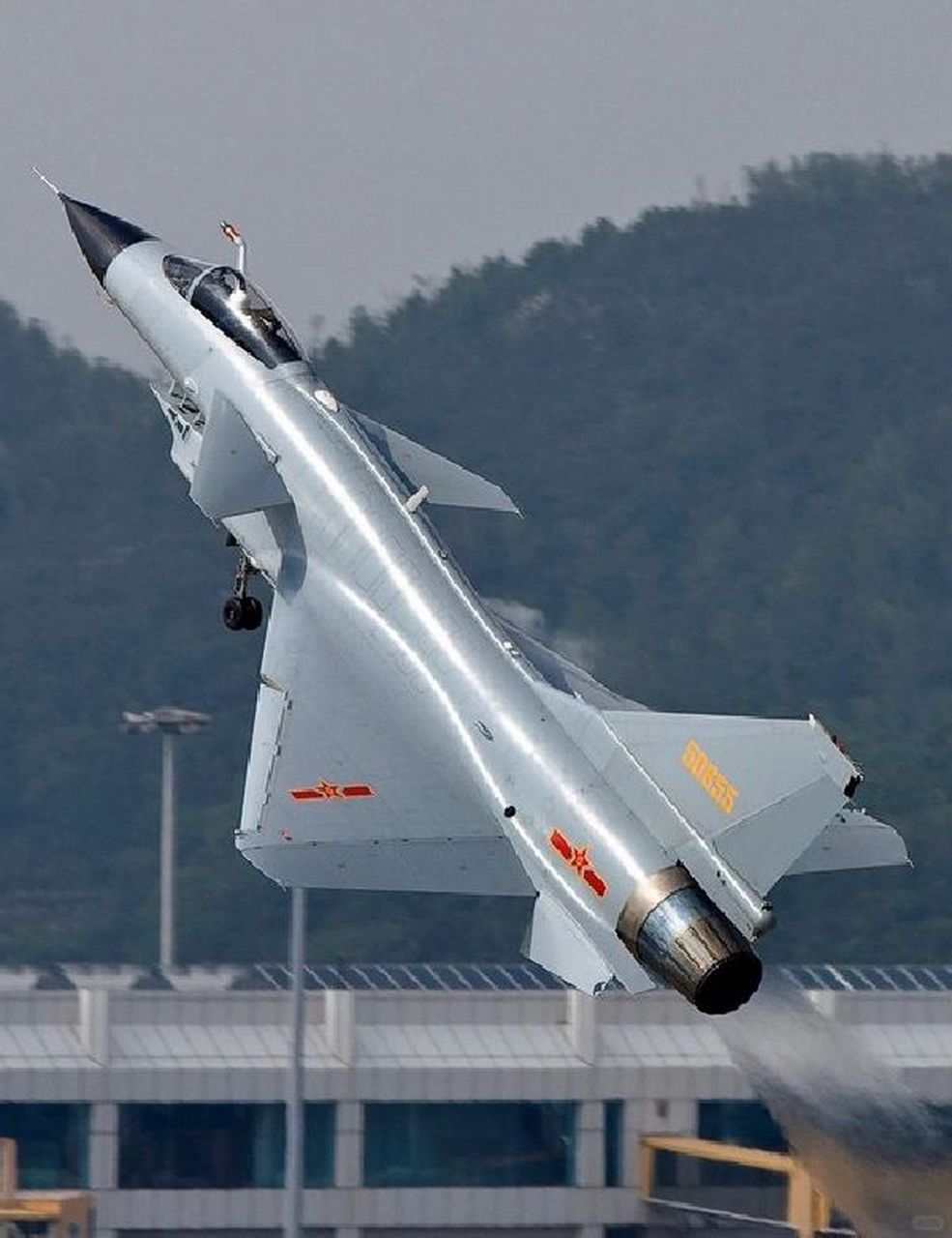 殲-10戰(zhàn)斗機(jī)是幾代機(jī)？全面解析中國空軍的主力戰(zhàn)機(jī)，中國空軍主力戰(zhàn)機(jī)殲-10戰(zhàn)斗機(jī)的全面解析，幾代機(jī)？