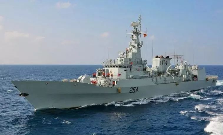中國(guó)軍艦