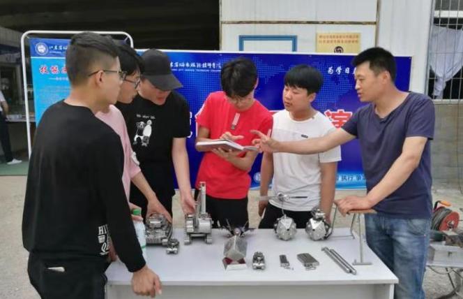 中國三艘航母尺寸對(duì)比，中國三艘航母尺寸對(duì)比，揭秘航母家族的力量與優(yōu)勢
