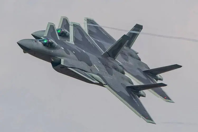 殲-20戰(zhàn)斗機(jī)簡筆畫教程與解析，殲-20戰(zhàn)斗機(jī)簡筆畫教程詳解及解析