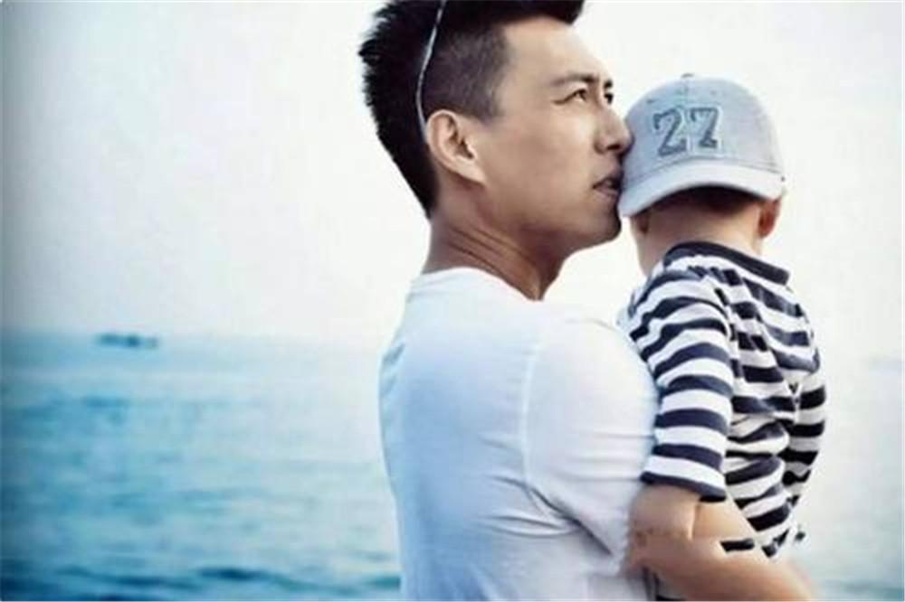 揭秘演員靳東的妻子，神秘面紗背后的故事，靳東妻子揭秘，神秘面紗背后的故事