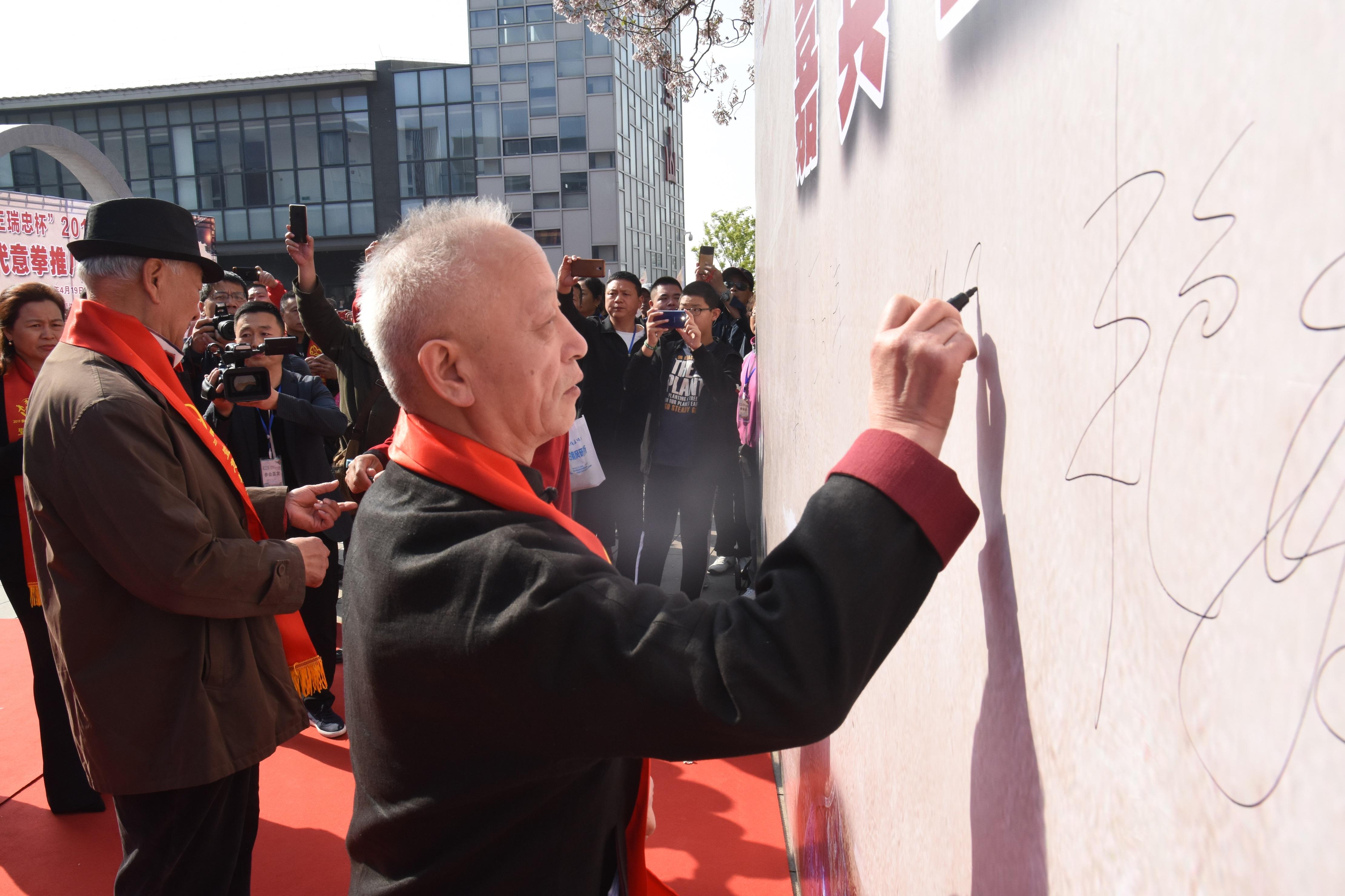 探索王中王一肖論壇，一網(wǎng)打盡所有信息，王中王一肖論壇全解析，一網(wǎng)打盡所有信息探索