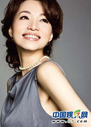 董卿，年齡與個人資料揭秘，董卿，揭秘年齡與個人資料