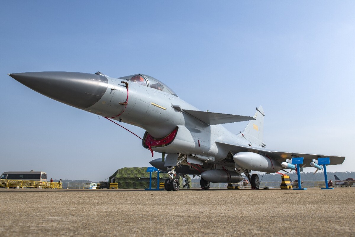 殲-10B戰(zhàn)斗機(jī)，空中力量的卓越代表，殲-10B戰(zhàn)斗機(jī)，空中力量的杰出代表