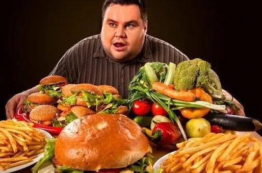 晚上吃什么不會胖？健康飲食指南助你遠離肥胖困擾，健康飲食指南，晚上如何選擇合適的飲食避免肥胖困擾