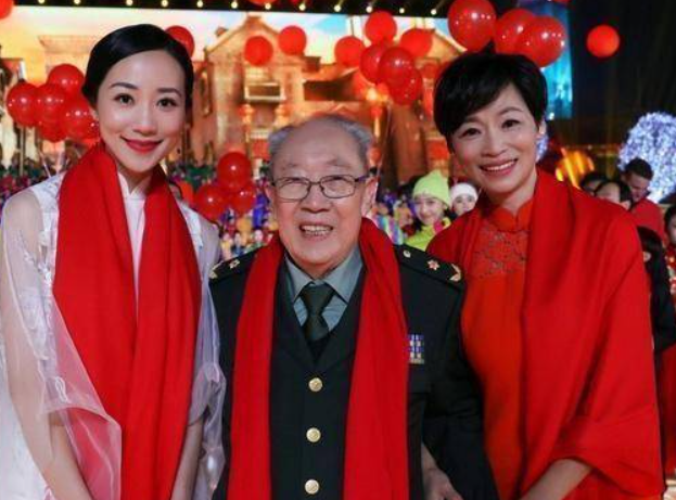 揭秘韓雪的大伯，背后的神秘上將究竟是誰？，韓雪大伯背后的神秘上將身份揭秘！