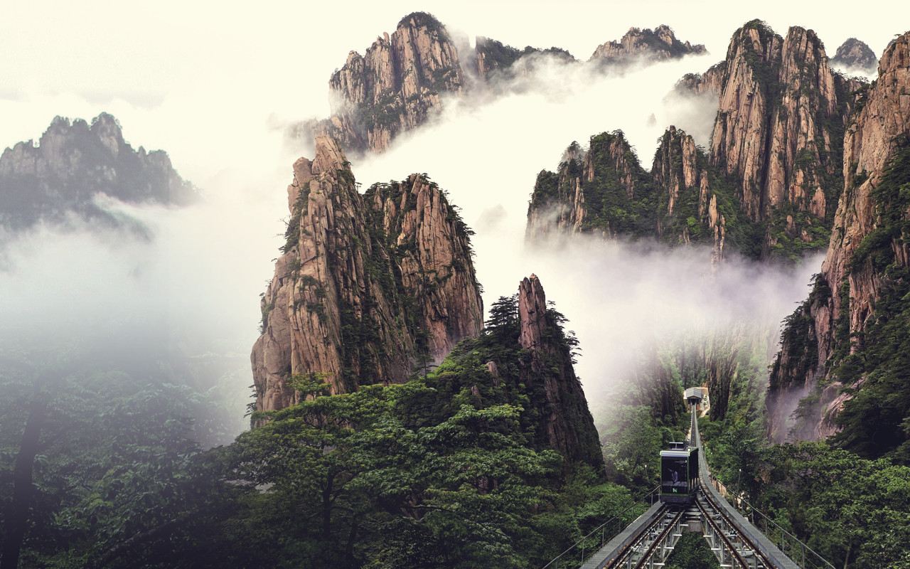 黃山當(dāng)?shù)馗鷪F(tuán)游，探索美麗的自然奇觀與豐富文化體驗(yàn)，黃山跟團(tuán)游，自然奇觀與文化體驗(yàn)之旅