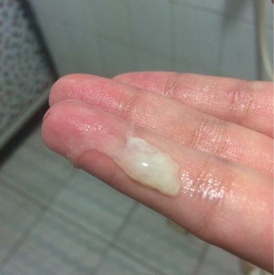 陰部流出來的液體是什么？全面解析女性分泌物，女性陰部流出液體的全面解析，了解女性分泌物成分與特性