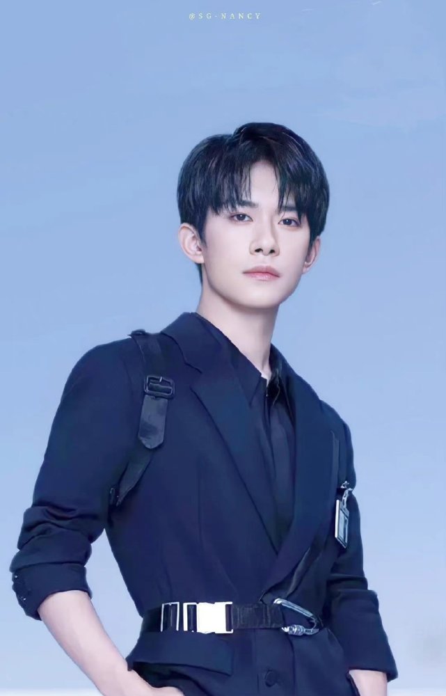 易烊千璽背后的老板是誰？深度解析背后的故事，揭秘易烊千璽背后的老板身份，深度解讀其背后的故事