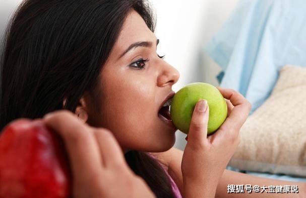 吃蘋果的三個最佳時間——健康生活從細(xì)節(jié)開始，吃蘋果的三個最佳時段，細(xì)節(jié)決定健康生活的開啟