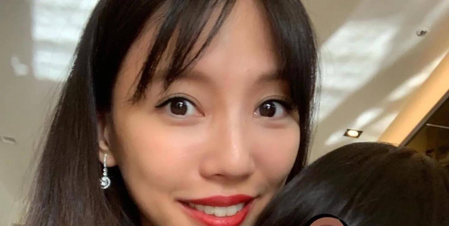 李靚蕾近照，時(shí)光中的優(yōu)雅與魅力再現(xiàn)，李靚蕾近照，時(shí)光雕琢的優(yōu)雅與魅力風(fēng)采