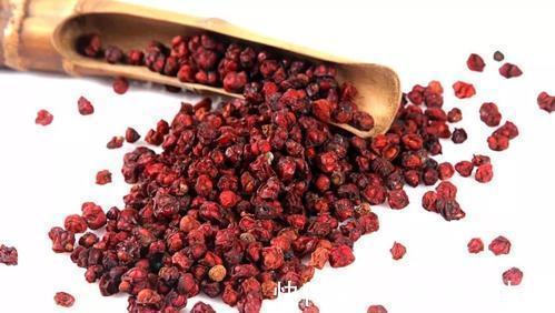 五味子泡水喝的功效，揭示其潛在的健康益處，五味子泡水喝的健康益處，探索其潛在功效與價(jià)值